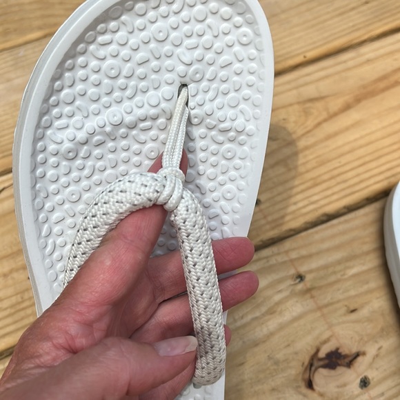 Allbirds Flip Flops! Great condition. Sz 10. Worn twice! - Picture 5 of 6